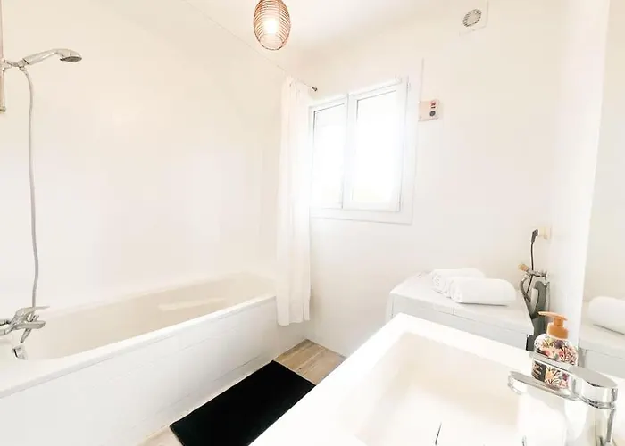 T2 Jardin, Centre, Gare, 5'plage Lejlighed *